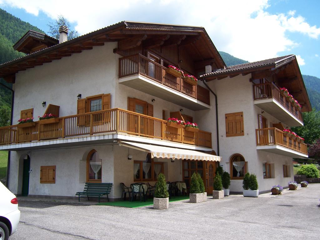 Alpen Hotel Рабби Экстерьер фото