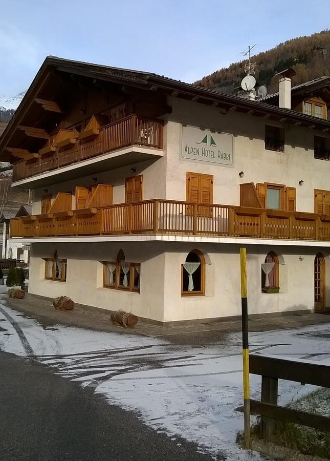 Alpen Hotel Рабби Экстерьер фото